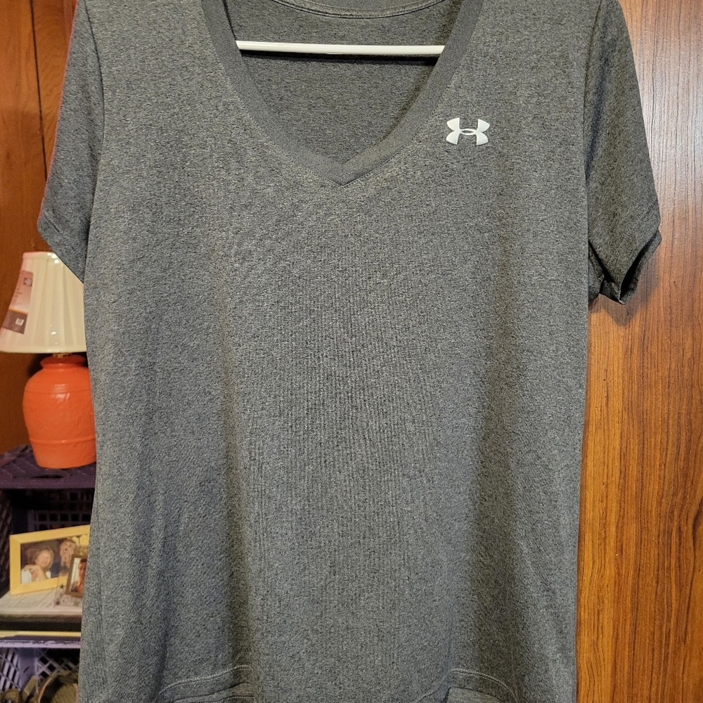 Used Under Armour Women's Tech Twist V-Neck